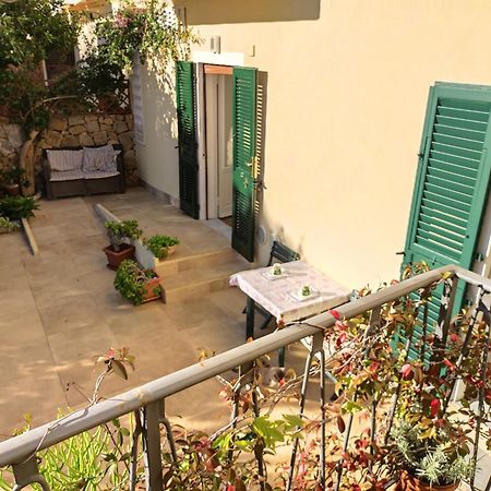 Il Giardino Di Tatiana Rooms & Breakfast La Maddalena Kültér fotó
