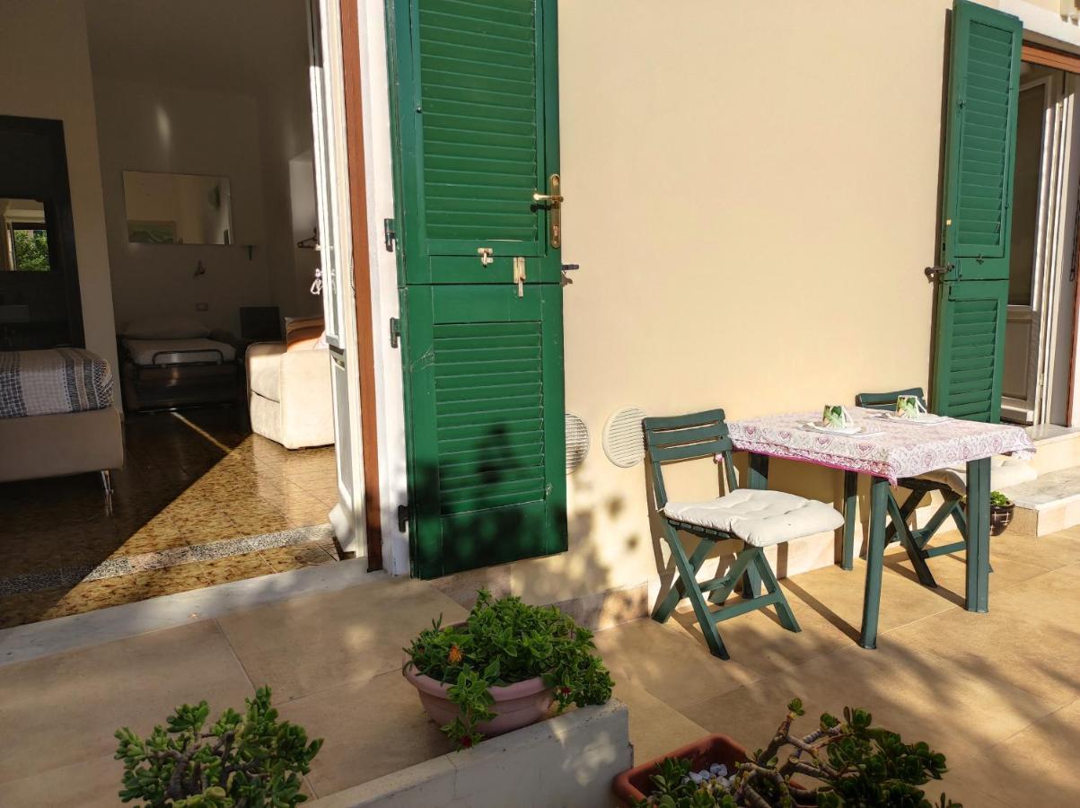 Il Giardino Di Tatiana Rooms & Breakfast La Maddalena Kültér fotó