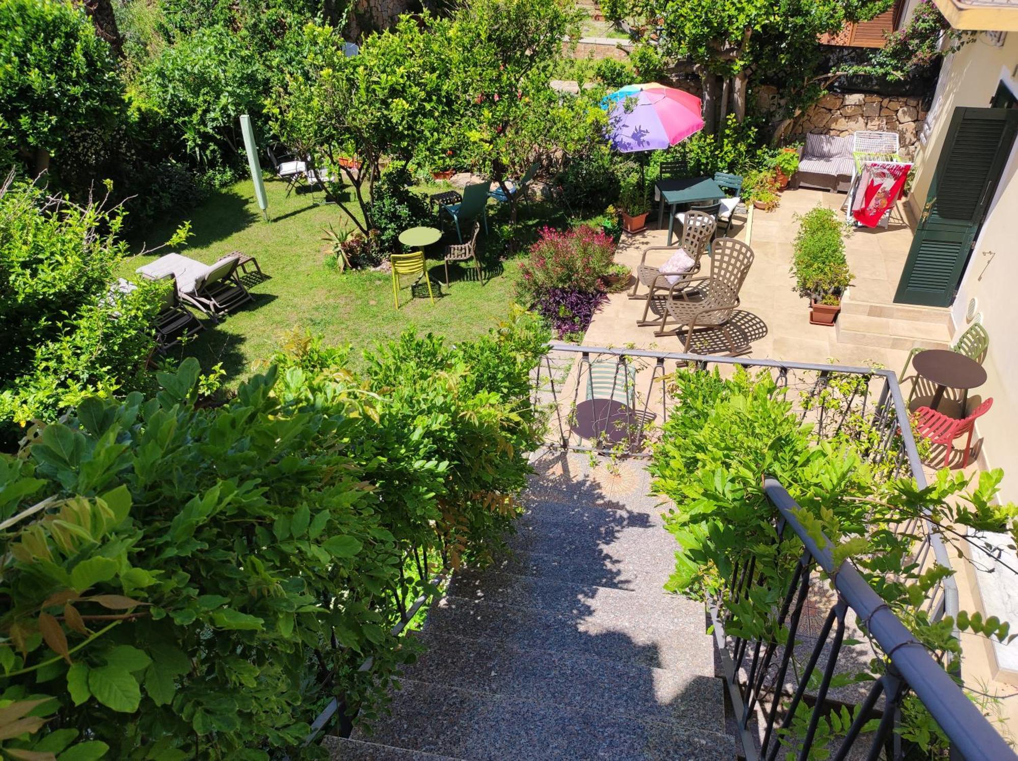 Il Giardino Di Tatiana Rooms & Breakfast La Maddalena Kültér fotó