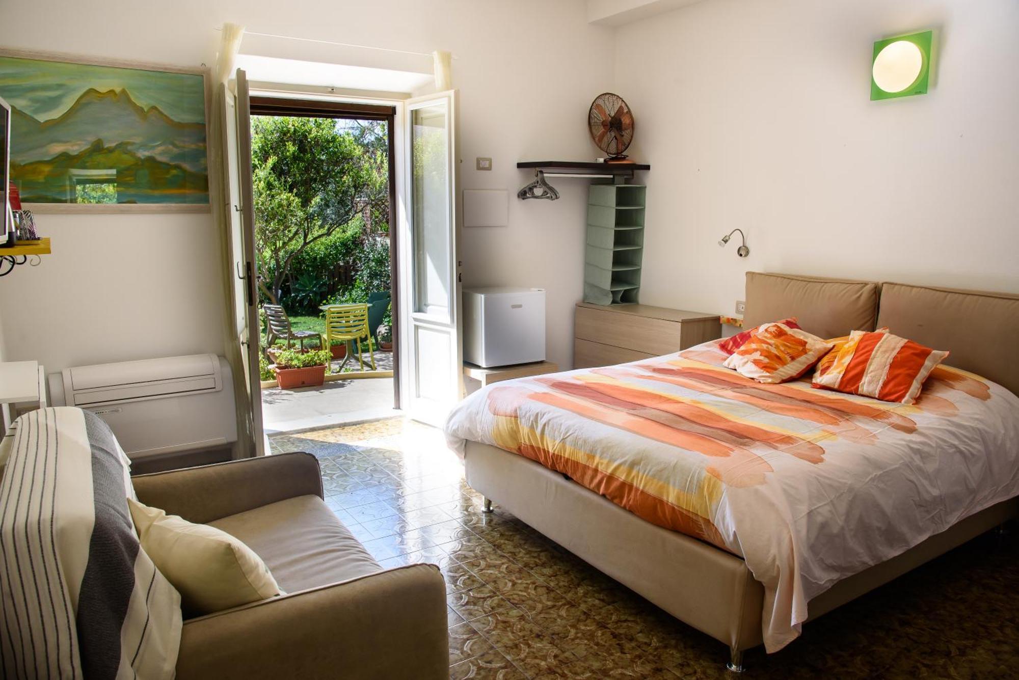 Il Giardino Di Tatiana Rooms & Breakfast La Maddalena Kültér fotó